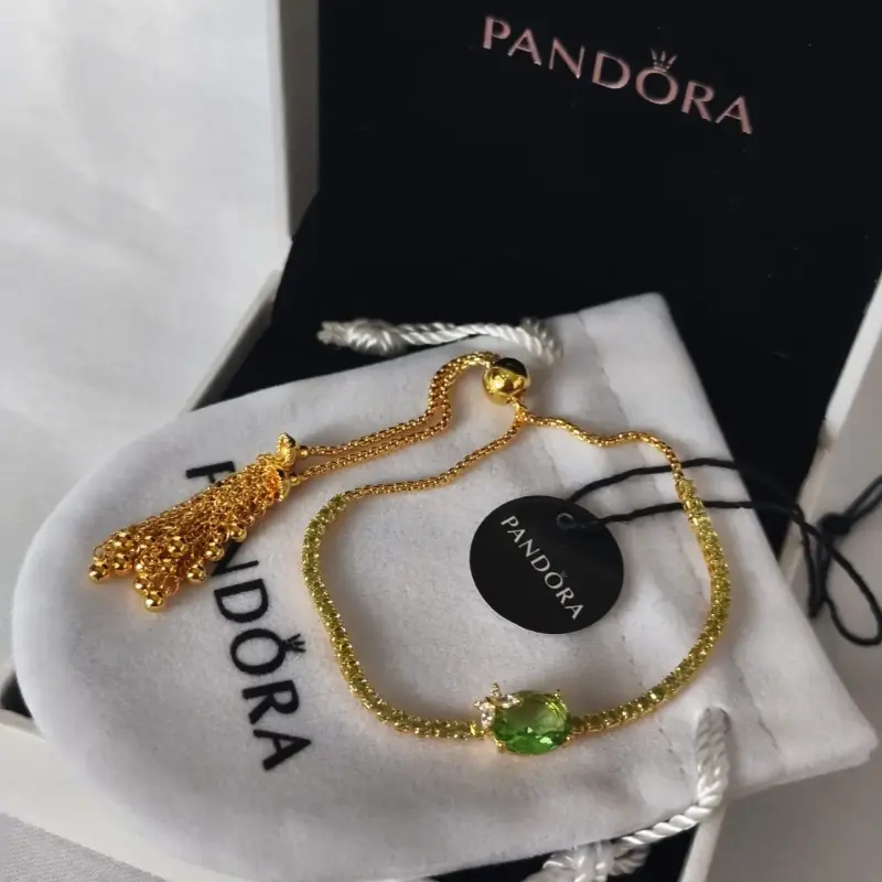 Pulsera Pandora dorada con piedra verde - 1