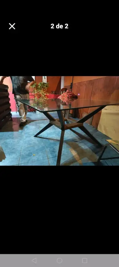 Mesa de vidrio con base de madera para 8 personas - miniatura 2