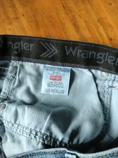 Jeans Wrangler Regular Fit Talla 36x29 - miniatura 1