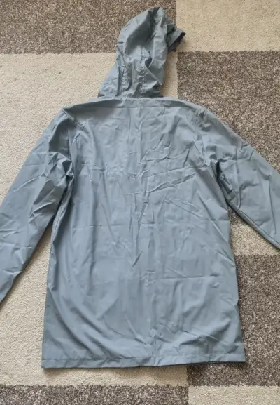 Chaqueta gris con capucha - miniatura 4