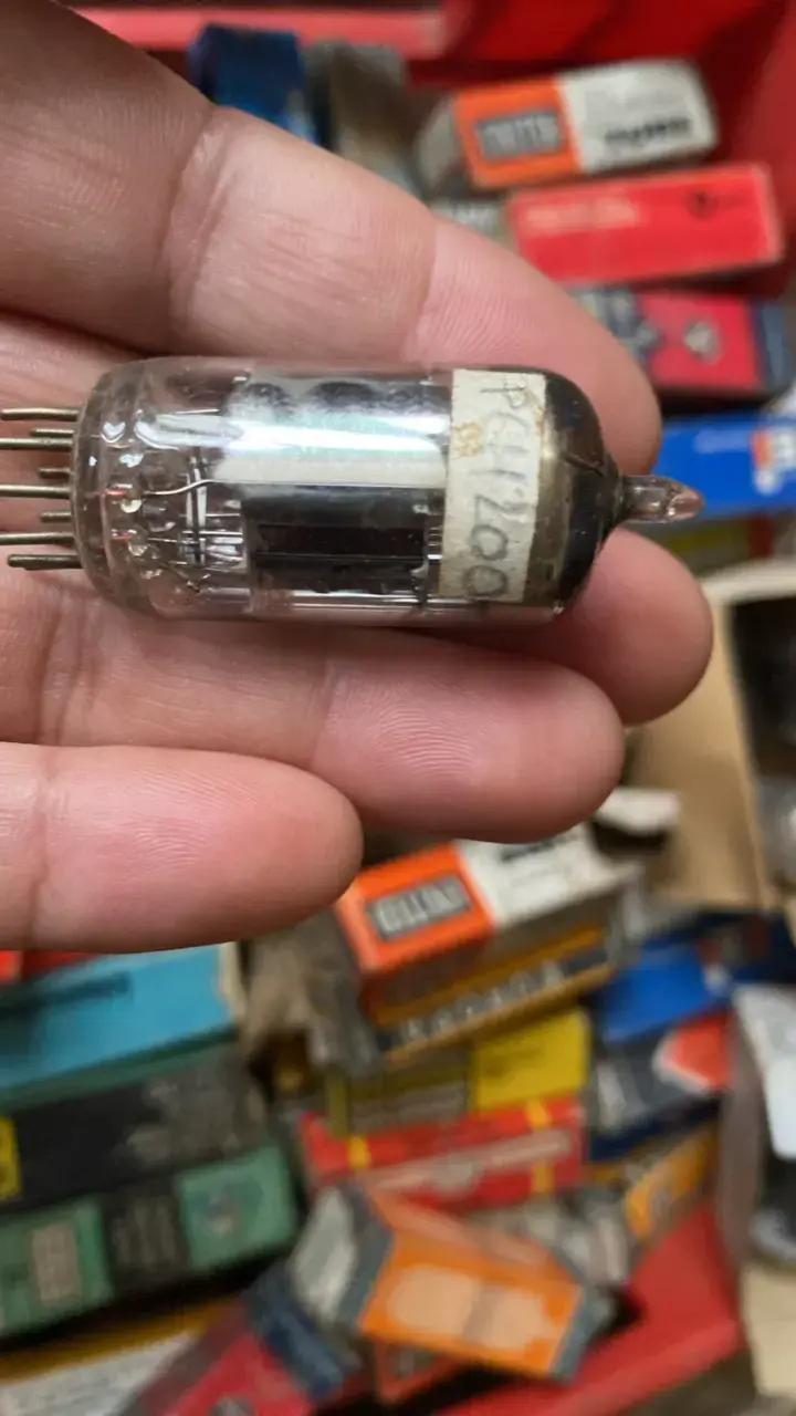 Lote de tubos electrónicos vintage variados - 6