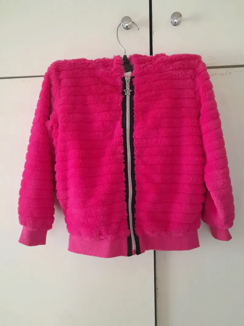 Chaqueta de felpa rosada con capucha para niña - 2