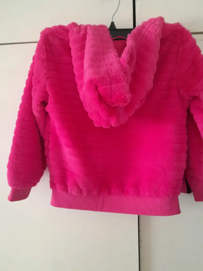 Chaqueta de felpa rosada con capucha para niña - 3