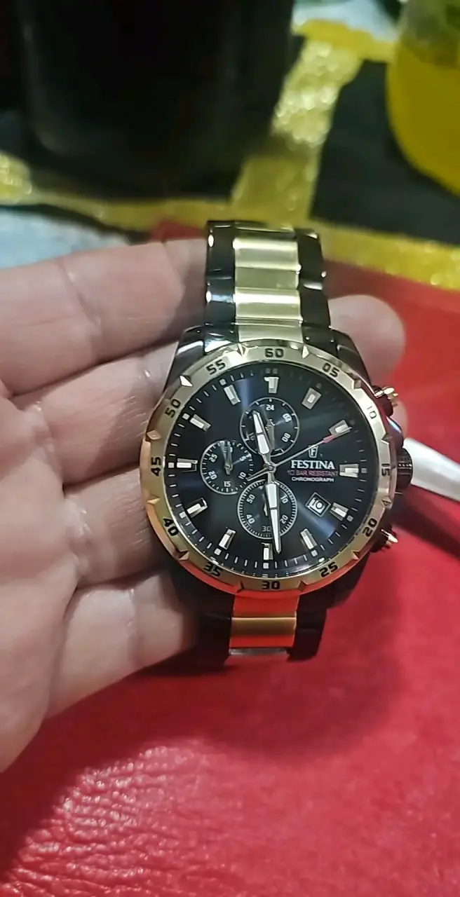 Reloj Festina cronógrafo dorado y negro - 2