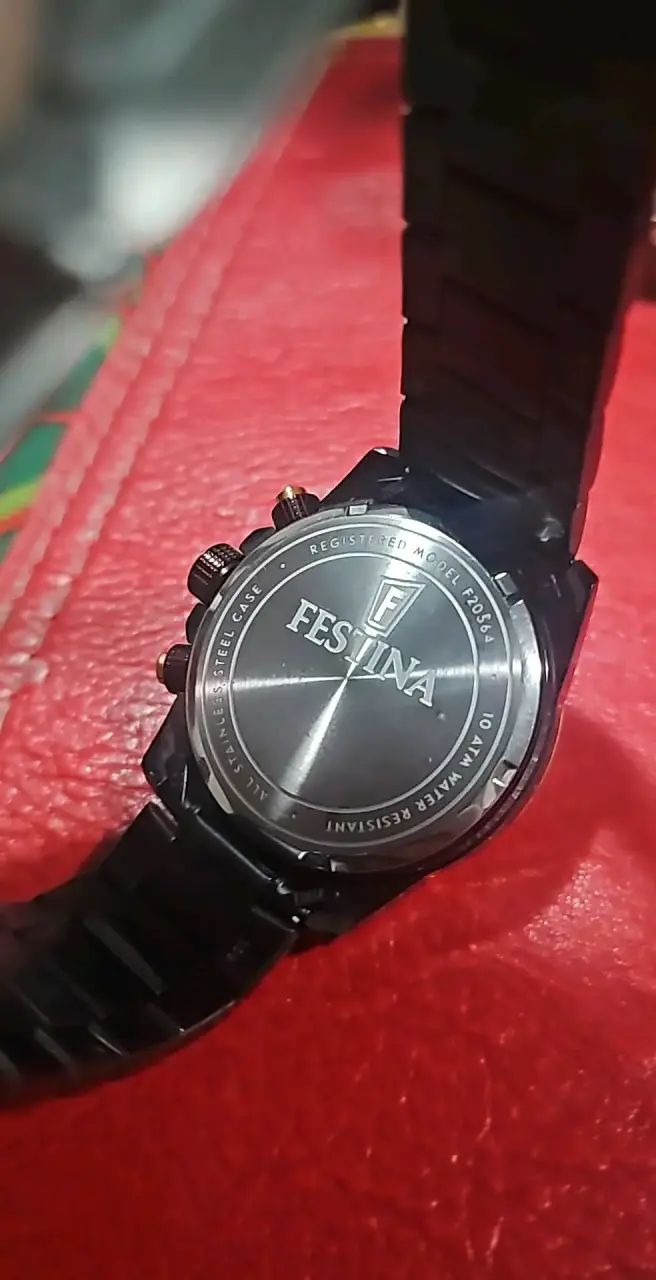 Reloj Festina cronógrafo dorado y negro - 3