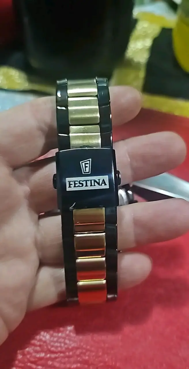 Reloj Festina cronógrafo dorado y negro - 4
