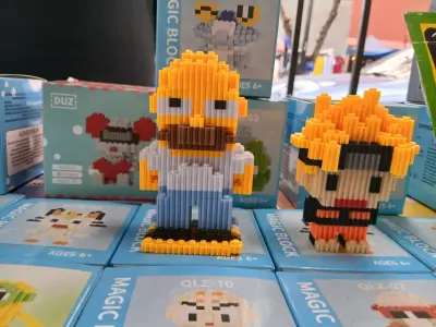 Set de bloques de construcción personajes animados - miniatura 1
