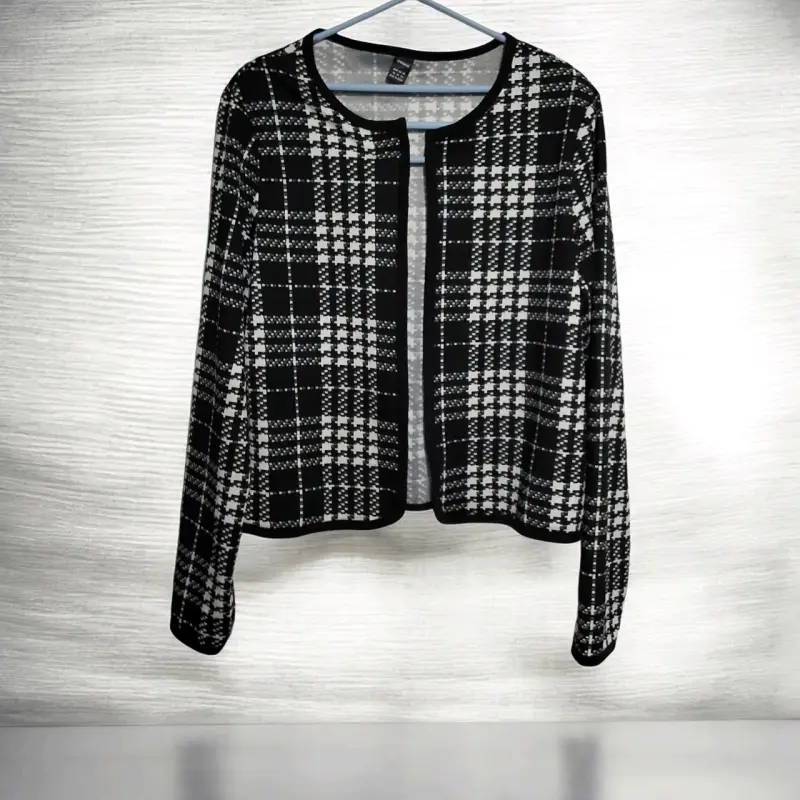 Chaqueta de mujer a cuadros blanco y negro