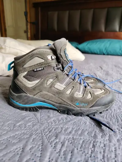 Botas de trekking Upp gris con detalles azules - miniatura 1