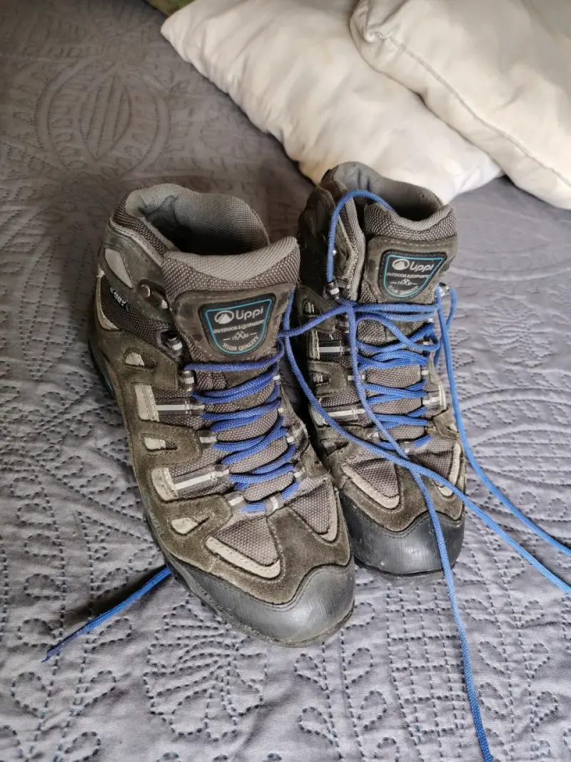 Botas de trekking Upp gris con detalles azules - 2