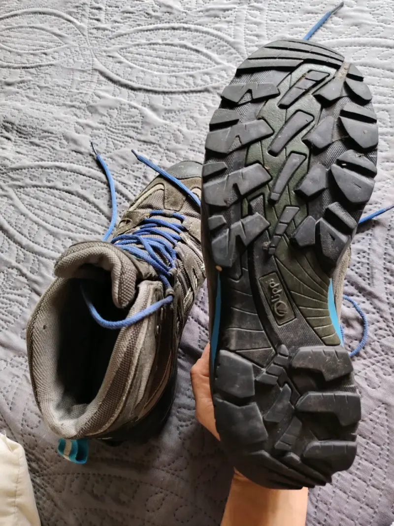 Botas de trekking Upp gris con detalles azules - 3