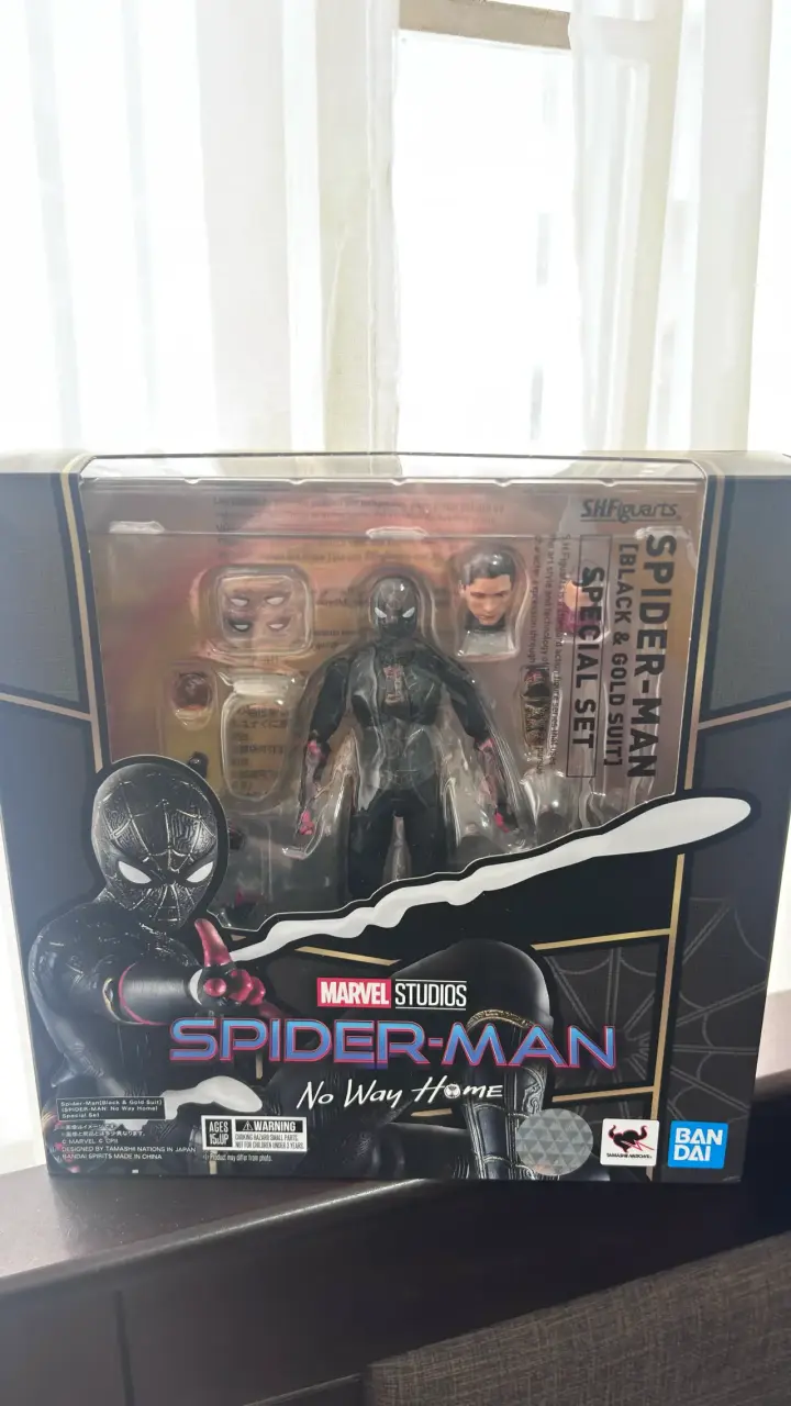 Figura de acción Spider-Man Black & Gold Suit - 1