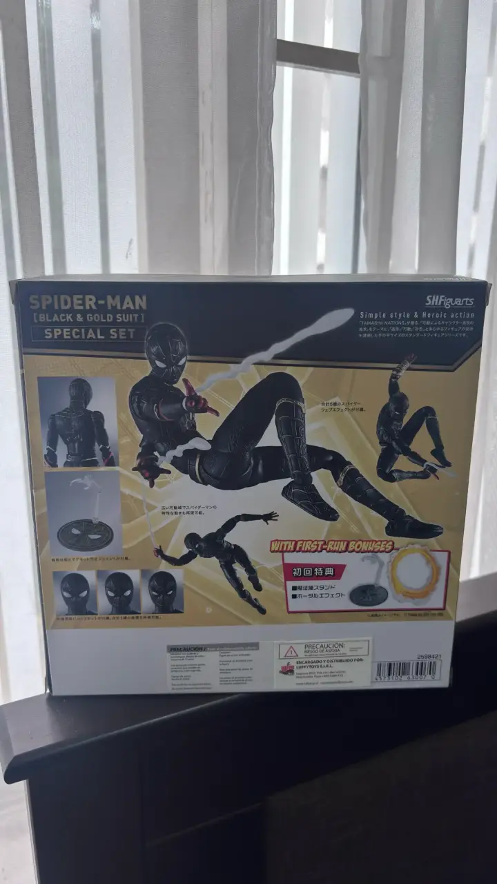 Figura de acción Spider-Man Black & Gold Suit - 2