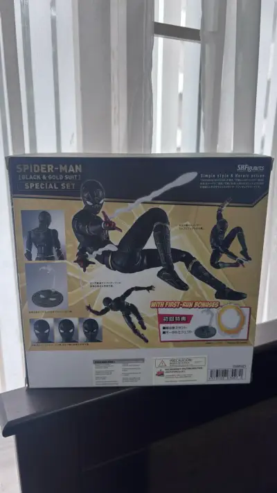 Figura de acción Spider-Man Black & Gold Suit - miniatura 2