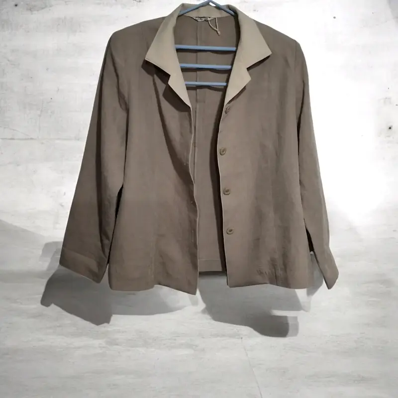 Chaqueta de mujer beige elegante - 2