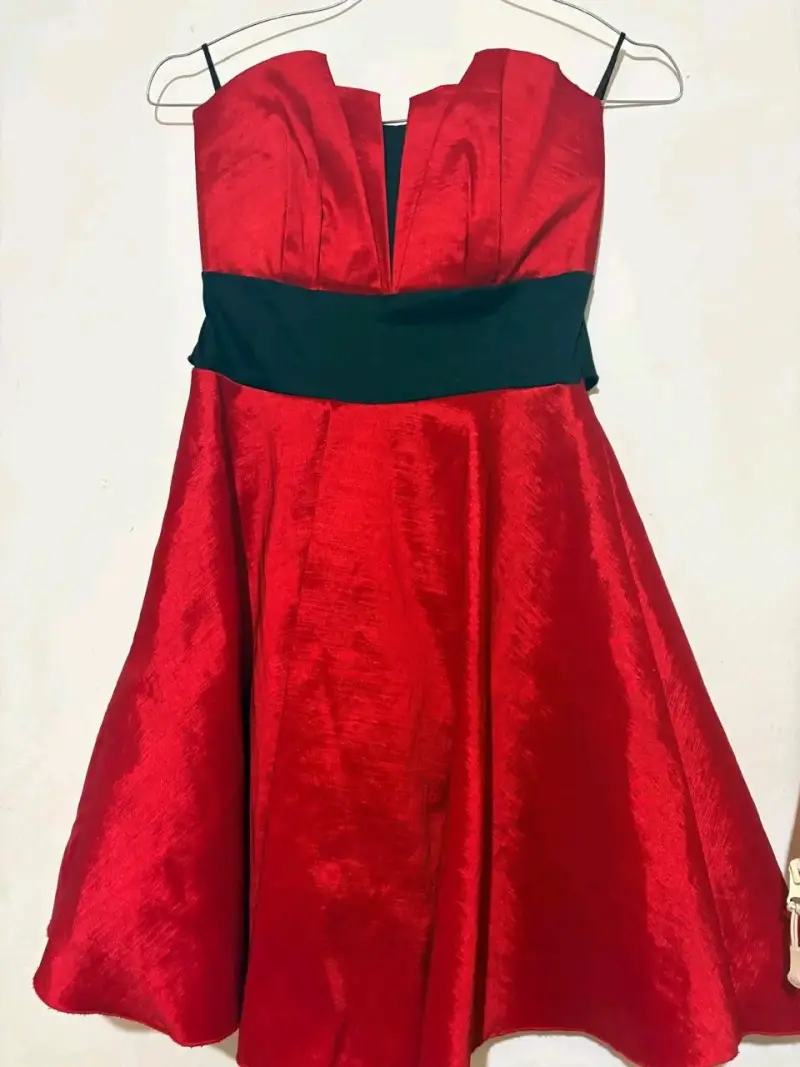 Vestido de fiesta rojo con cinturón negro talla s - 1