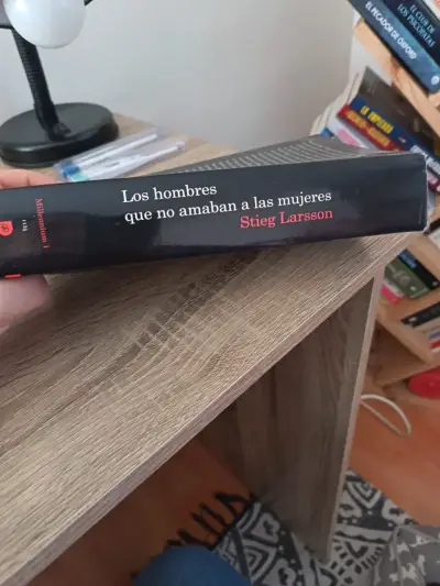Libro 'Los hombres que no amaban a las mujeres' de Stieg Larsson - miniatura 3
