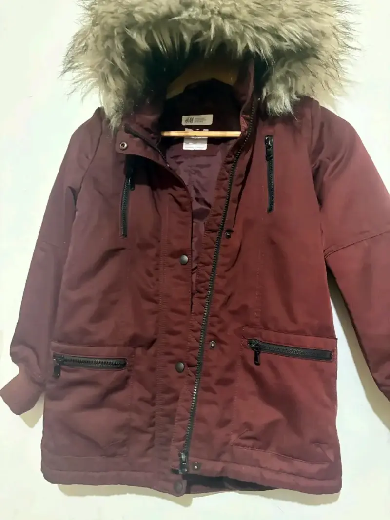 Parka burdeo con capucha de piel sintética H&M - 1