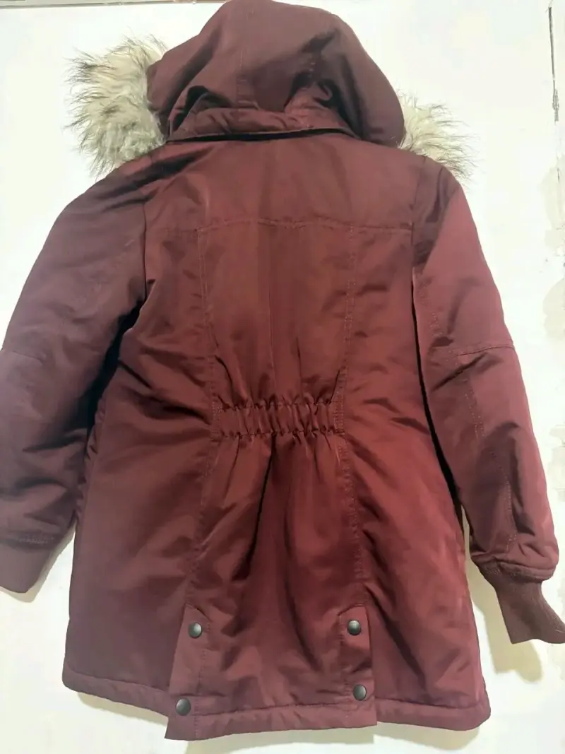 Parka burdeo con capucha de piel sintética H&M - 2