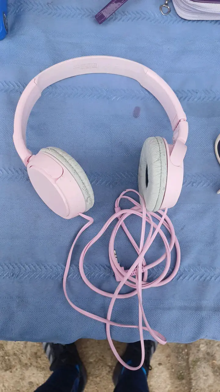 Audífonos rosados con cable para música