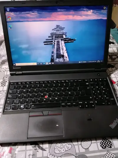 Laptop Lenovo ThinkPad en buen estado - miniatura 1
