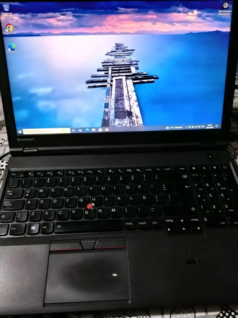 Laptop Lenovo ThinkPad en buen estado - 2
