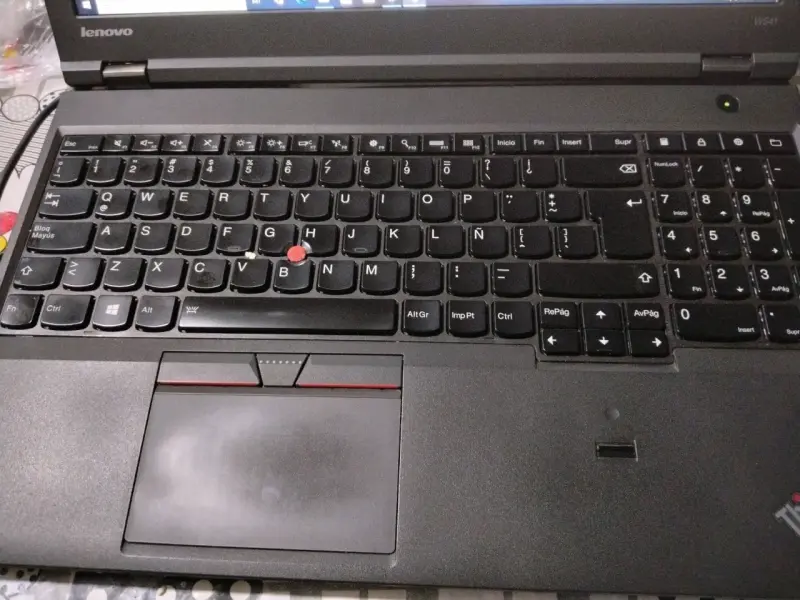Laptop Lenovo ThinkPad en buen estado - 3