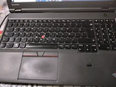 Laptop Lenovo ThinkPad en buen estado - miniatura 3