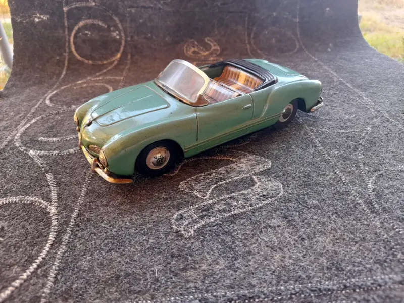 Auto de colección vintage verde convertible - 1