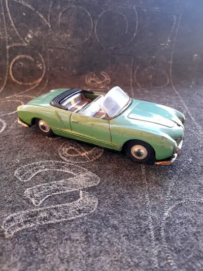 Auto de colección vintage verde convertible - miniatura 2
