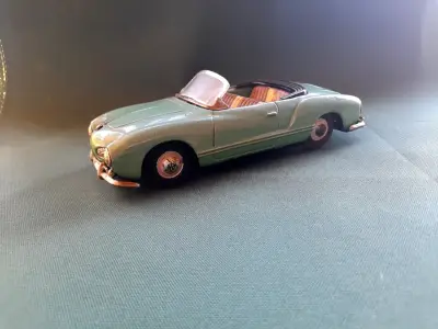 Auto de colección vintage verde convertible - miniatura 6