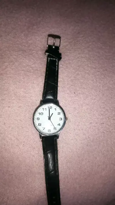 Reloj de pulsera clásico con correa negra - miniatura 3