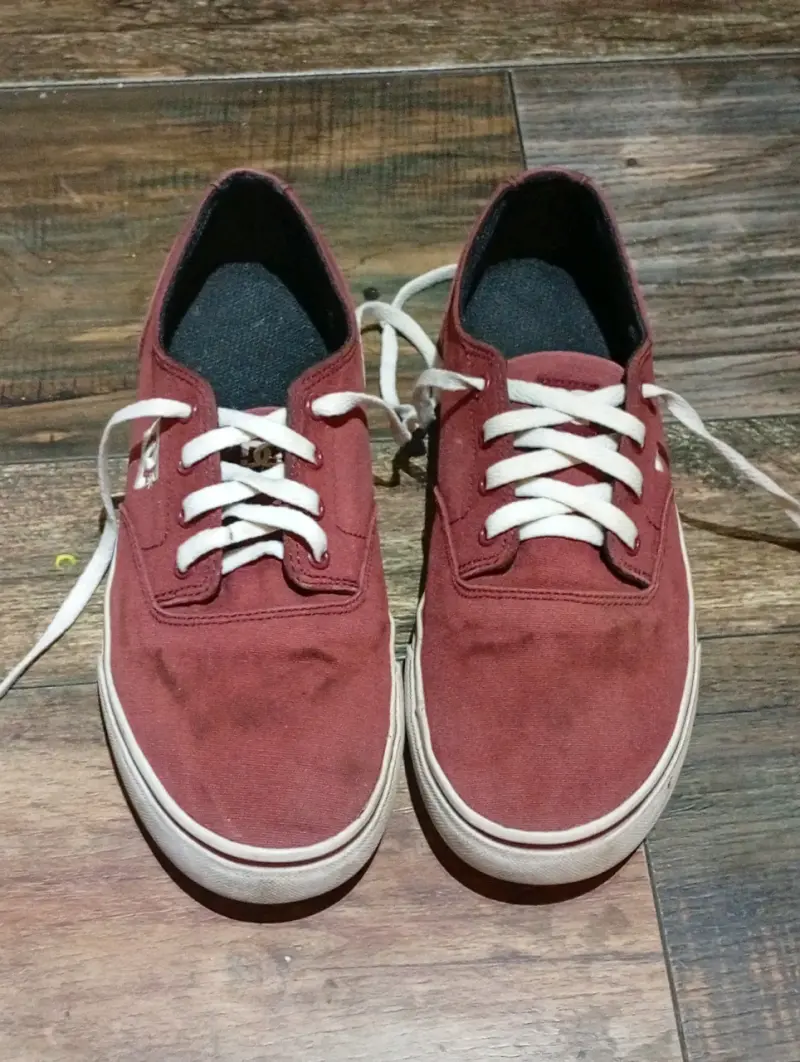 Zapatillas urbanas rojas con cordones - 1
