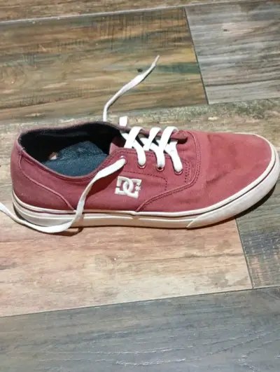Zapatillas urbanas rojas con cordones - miniatura 2