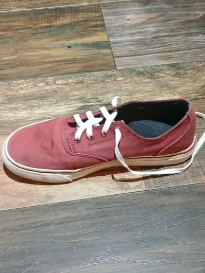 Zapatillas urbanas rojas con cordones - miniatura 3