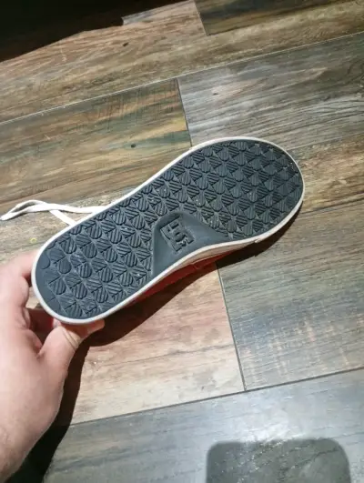 Zapatillas urbanas rojas con cordones - miniatura 4