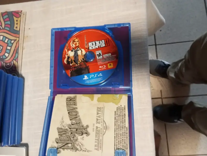 Juego PS4 Red Dead Redemption II en buen estado - 2