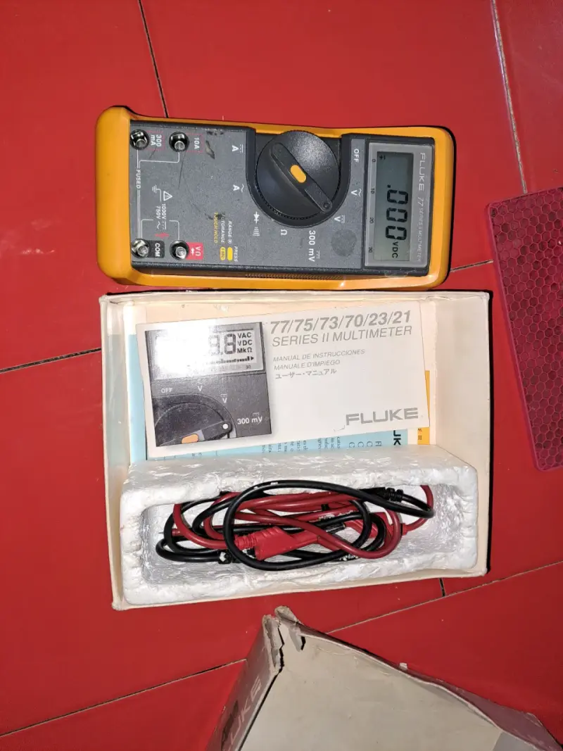 Multímetro Digital Fluke 77-IV Amarillo - 2