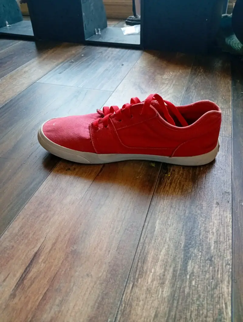 Zapatillas urbanas rojas con cordones - 3