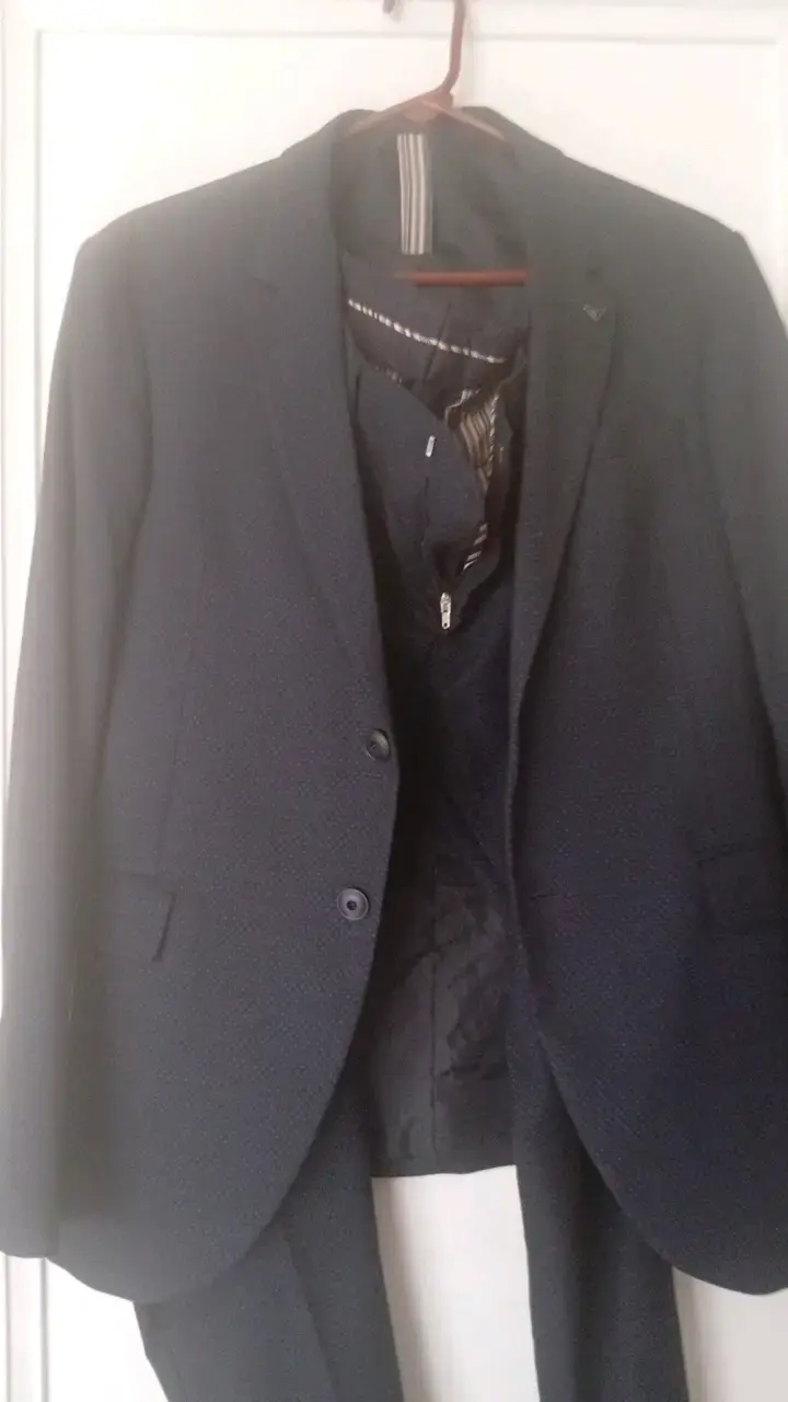 Traje formal azul marino para hombre