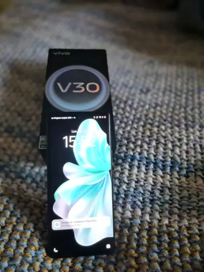 Smartphone Vivo V30 con cámara avanzada - miniatura 3