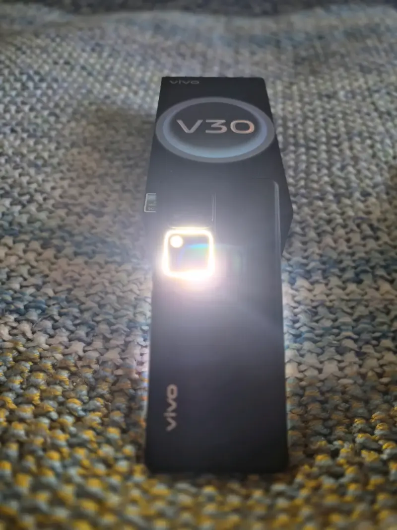 Smartphone Vivo V30 con cámara avanzada - 4