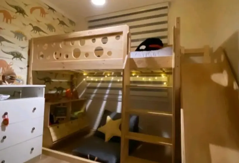 Cama alta de madera para niños con escalera - 2