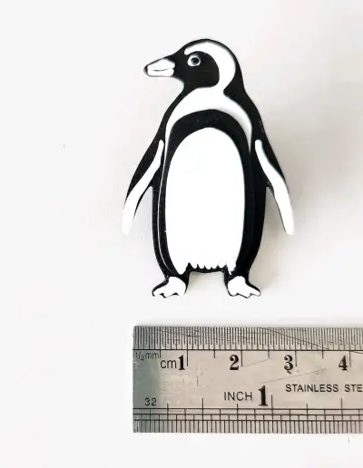 Pin de pingüino de plástico reciclado - miniatura 1