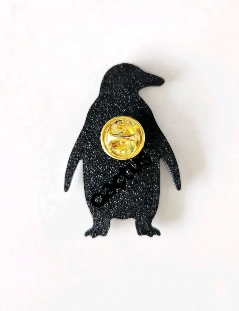 Pin de pingüino de plástico reciclado - 2