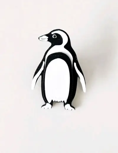 Pin de pingüino de plástico reciclado - miniatura 3