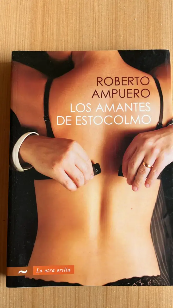 Libro 'Los Amantes de Estocolmo' de Roberto Ampuero - 1