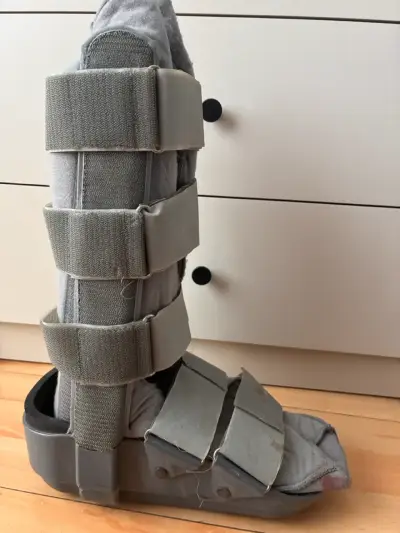 Bota ortopédica ajustable gris - miniatura 3