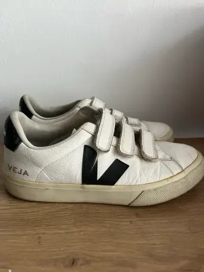 Zapatillas blancas Veja con velcro - miniatura 1