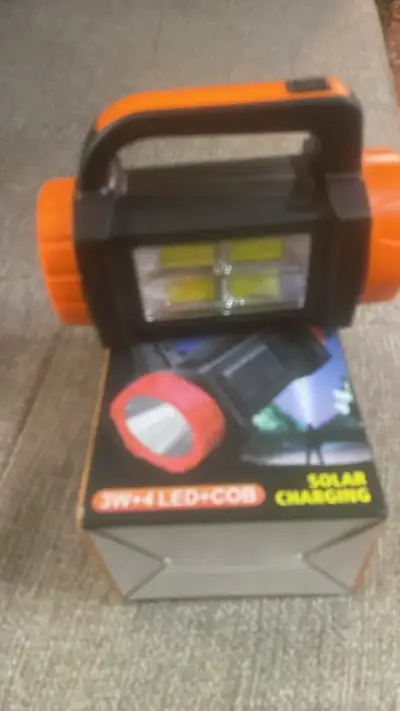 Linterna LED recargable solar 3W - miniatura 1